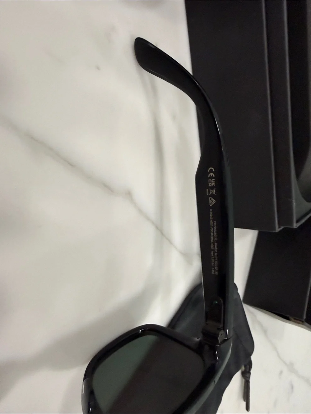 Ray-Ban Stories Wayfarer Smart Glasses RW4002 Black G-15 Green EUC